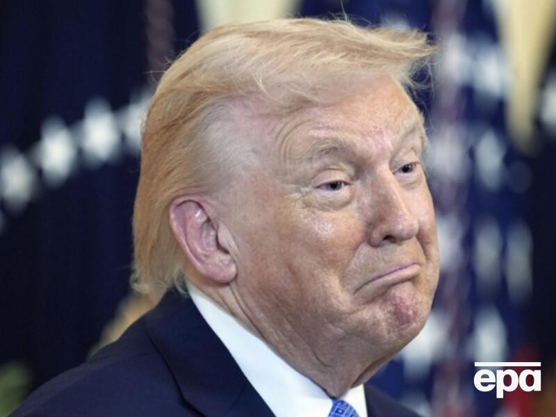 "Вона їх відпарює". Трамп на мітингу в подробицях розповів про "ідеальні трусики" першої леді США