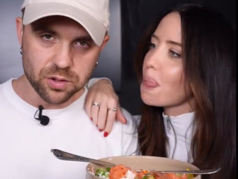 "Це дуже просто і смачно". Дорофєєва й Кацурін за 10 хвилин приготували картоплю з поцілунками. Відео "Це дуже просто і смачно". Дорофєєва й Кацурін за 10 хвилин приготували картоплю з поцілунками. Відео