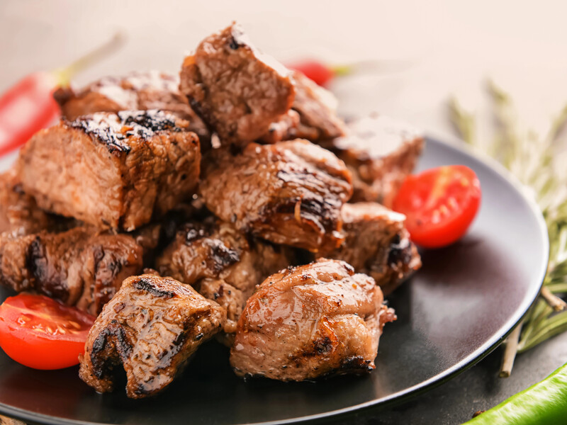 Запечіть мʼясо в цьому соусі – і воно вийде дуже мʼяким і ніжним. Простий рецепт