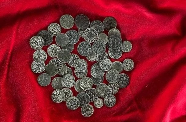 Унікальний скарб монет може переписати історію ранньої Європи