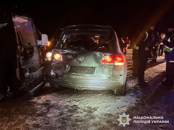 На Київщині маршрутка виїхала на зустрічну смугу: один загиблий та 13 постраждалих