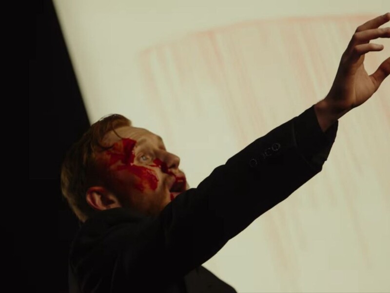 У Києві під час вистави у глядацьку залу завалилася величезна металева конструкція У Києві під час вистави у глядацьку залу завалилася величезна металева конструкція