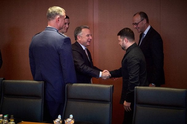 Розпочалася зустріч Зеленського, Мерца і спецпосланців США Віткоффа та Кушнера в Берліні — перші кадри