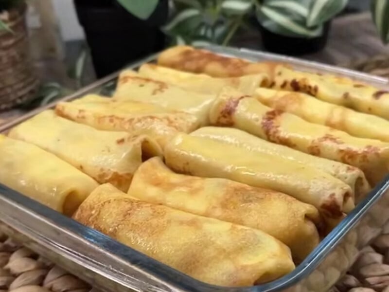 Налисники з вишнями, томлені в духовці, виходять як із печі – неймовірно ніжними й смачними Налисники з вишнями, томлені в духовці, виходять як із печі – неймовірно ніжними й смачними