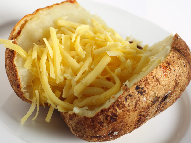 "Рум'яна скоринка й вершковий післясмак". Найсмачніша запечена картопля. Рецепт