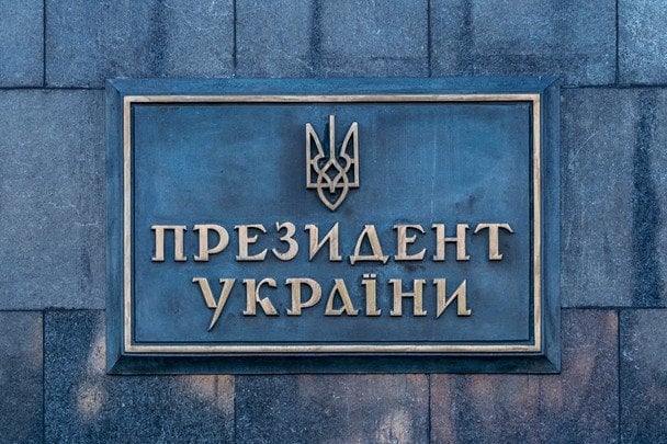 "Дуже інтенсивні переговори": у Зеленського назвали причину затримки з призначенням нового глави ОП