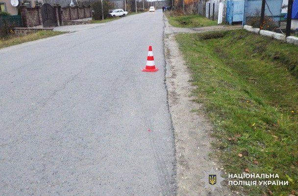 Смертельна ДТП на Чернігівщині: комбайн зім'яв легковик (фото)