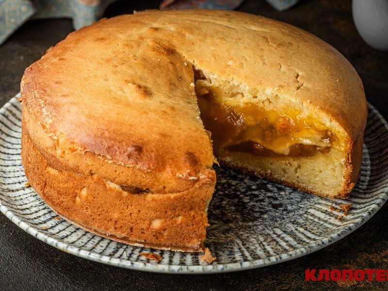 "Смачно – не означає складно". Найпростіший заливний пиріг на кефірі