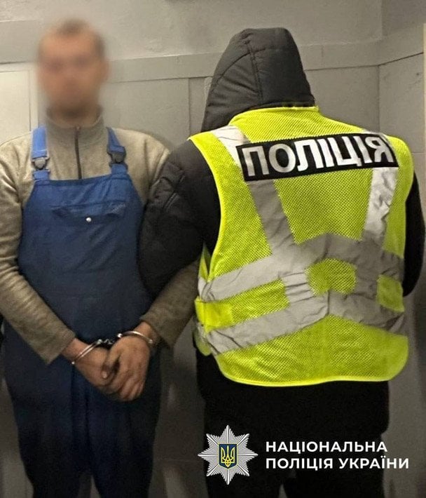 У Деснянському районі столиці чоловік підпалив відділення пошти – деталі інциденту