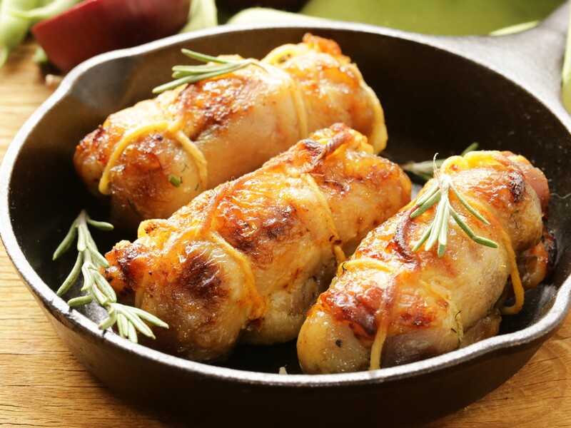 Загорніть цю начинку в курячі відбивні – і приготуйте ніжні й соковиті крученики