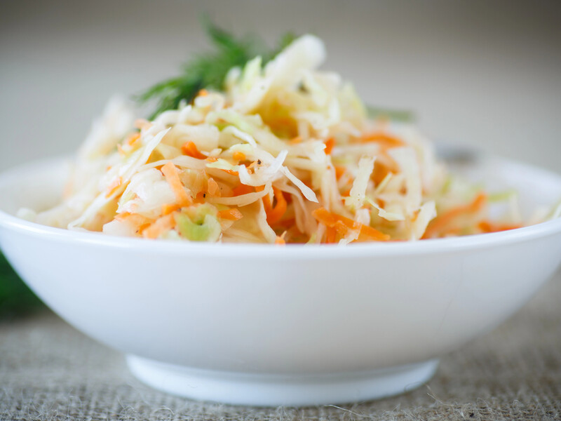 Додайте до квашеної капусти це, окрім моркви, – буде дуже смачно. Рецепт салату на щодень