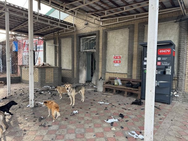 Попри переговори, краще не стає: у Святогірську закривають останню "Нову пошту" (фото)