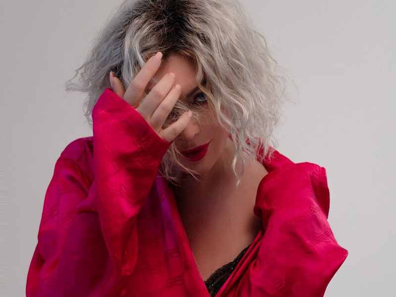 "Пісня – вогонь", "Шедевр". Білик презентувала кліп на трек "Запам'ятай". Відео