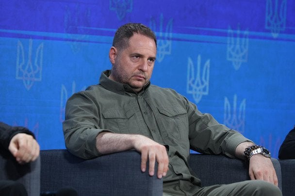 В Офісі президента звільнено радників і помічників Єрмака