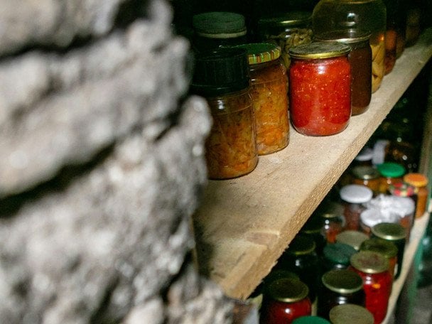 Позбавтеся вологості в погребі назавжди: дешевий і простий спосіб