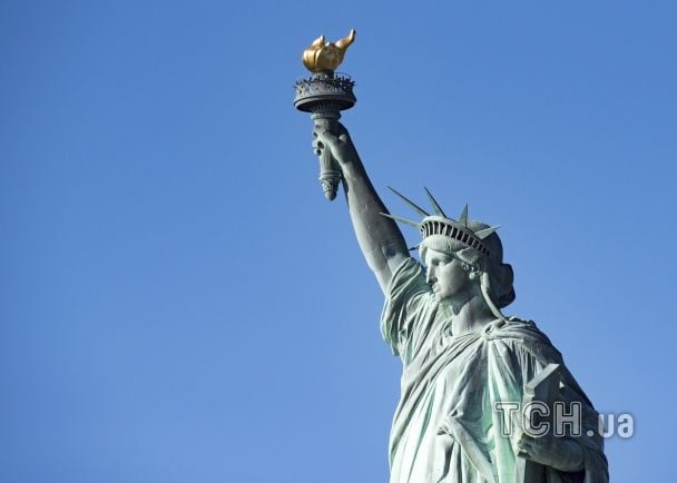 У Бразилії обвалилася 35-метрова копія статуї Свободи (фото)