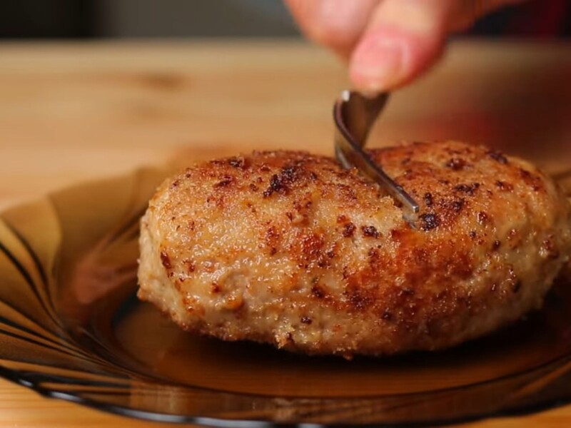 Приготуйте ці неймовірно ситні і смачні м'ясні зрази. Секрет соковитості – в начинці