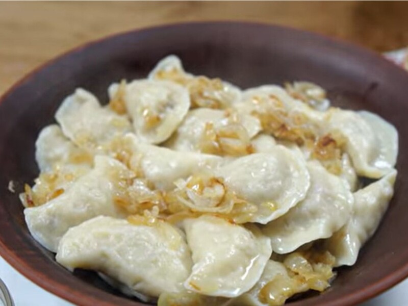 Змішайте це з борошном – і вареники вийдуть чудовими. Рецепт "слухняного" тіста на воді