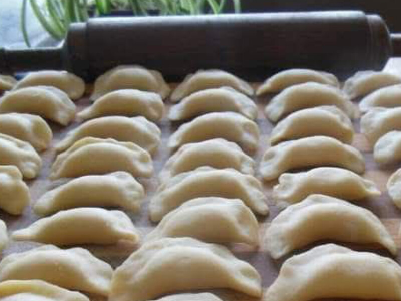 Змішайте інгредієнти у правильній послідовності – і навіть найтонше тісто на вареники не порветься Змішайте інгредієнти у правильній послідовності – і навіть найтонше тісто на вареники не порветься