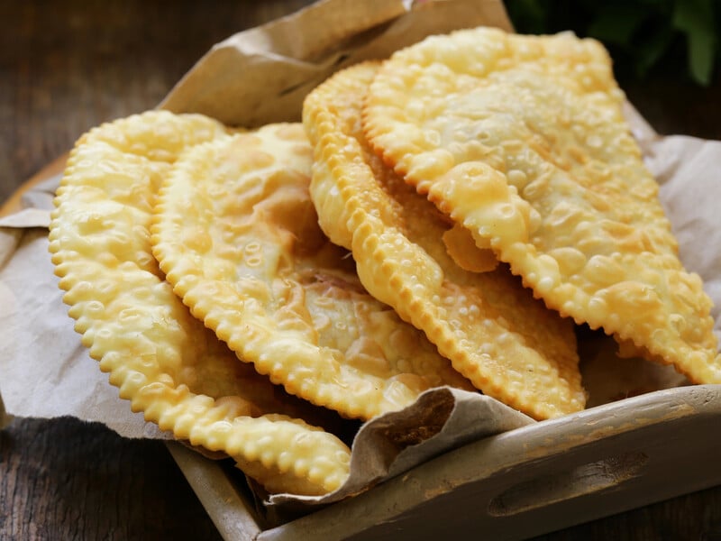 Додайте це у фарш – і вийдуть неймовірно смачні й соковиті чебуреки. Рецепт