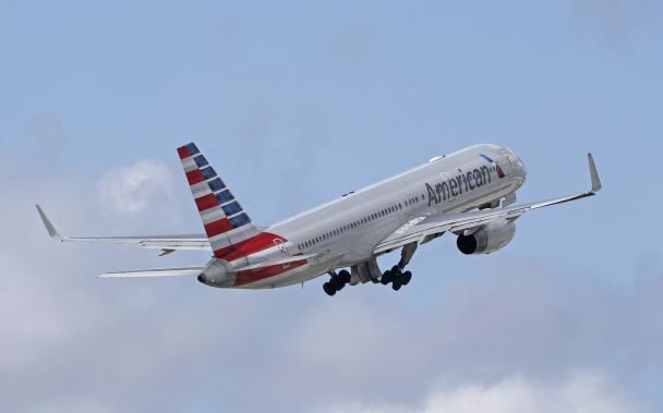 Пілот American Airlines показав свою зарплату — сума шокувала юзерів (фото) Пілот American Airlines показав свою зарплату — сума шокувала юзерів (фото)