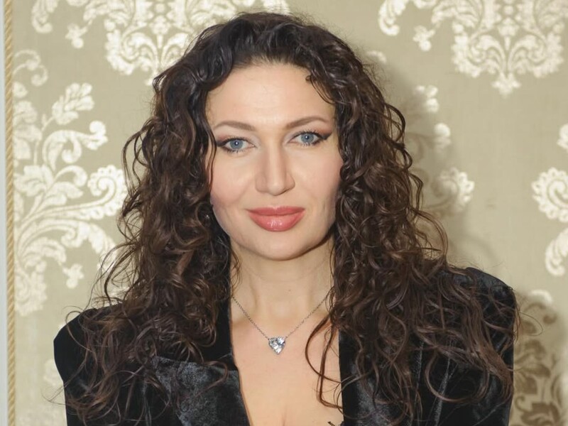 "Я не п'яна, я просто закохана". Бацман а капела заспівала хіт співачки Alena Omargalievа. Відео