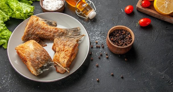 Як смажити рибу, щоб вона вийшла зі хрусткою скоринкою і ніжною всередині