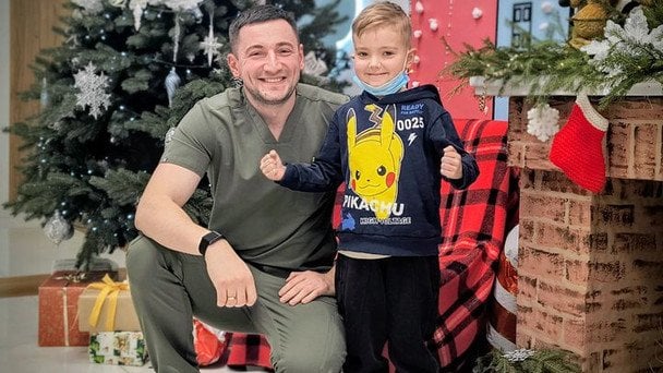 Два органи від батьків: унікальну родинну трансплантацію провели 7-річному хлопчику вперше в Україні Два органи від батьків: унікальну родинну трансплантацію провели 7-річному хлопчику вперше в Україні