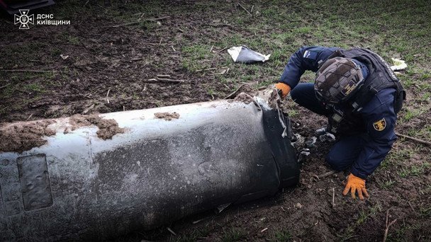 На Київщині виявили уламки російської ракети з бойовою частиною (фото)
