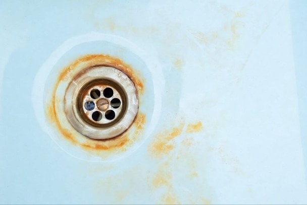 Іржа на ванній та унітазі зникне, як і не було: дієвий метод чищення, перевірений часом