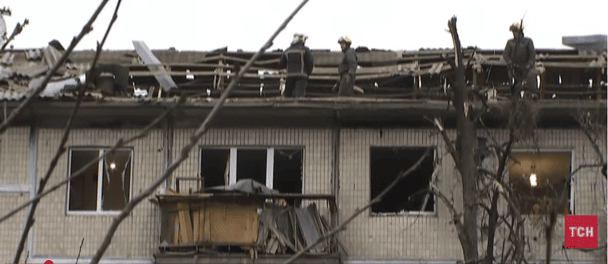 У Києві російський "Шахед" впав на багатоповерхівку: що відбувається на місці обстрілу