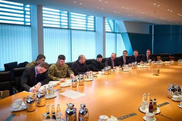 NYT: США та Європа погодили проєкт безпекових гарантій для України: що він передбачає NYT: США та Європа погодили проєкт безпекових гарантій для України: що він передбачає