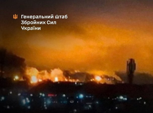 Сили оборони підпалили один з найбільших НПЗ Росії — Генштаб