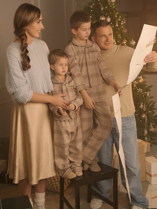 Осадча з чоловіком Горбуновим у День святого Миколая зачарувала розвагами з синами біля ялинки