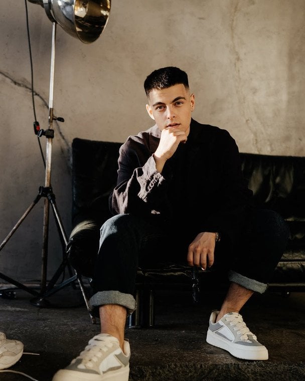 Дмитро Волканов вперше показався на публіці з дівчиною: який вигляд вона має