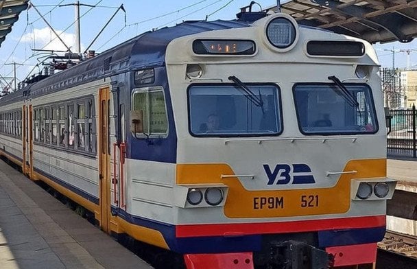 Трагедія у Києві на станції "Видубичі": 16-річного хлопця вбило струмом на даху поїзда