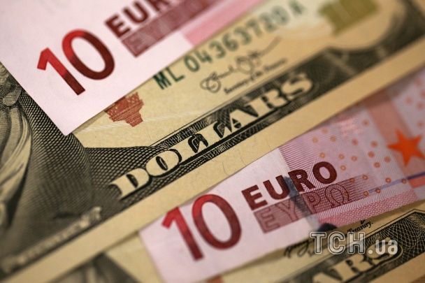 Курс валют на 12 грудня: скільки коштуватимуть долар, євро і злотий