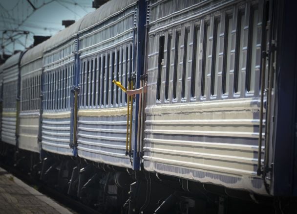 Поїзди змінюють маршрути через Коростень та будуть довше у дорозі: список рейсів