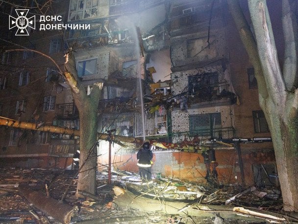 Росіяни вдарили по багатоповерхівці у Краматорську: є жертви