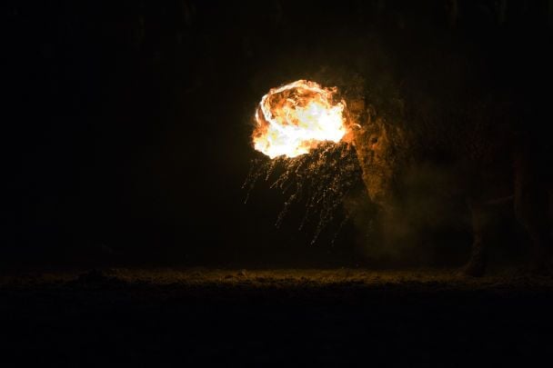 Росію сколихнули потужні вибухи: сталися масштабні відключення світла, спалахнув важливий НПЗ