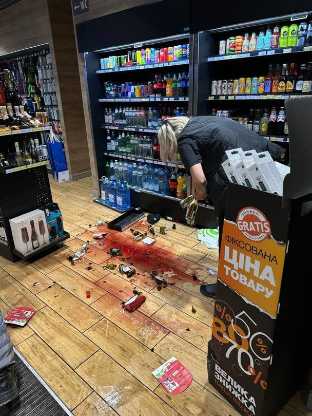 "Розгром автобуса і численні травми": на Львівщині молодики побили артистів ансамблю "Гуцулія" (відео)