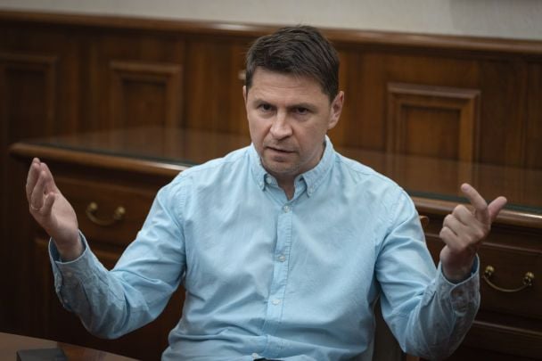 Як повернути українців з-закордону: Подоляк назвав ключові умови Як повернути українців з-закордону: Подоляк назвав ключові умови