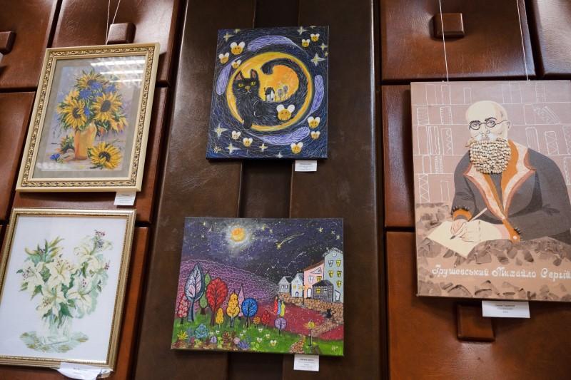 «Калейдоскоп кольорів»: у Києві відкрили міжнародну українсько-азербайджанську виставку мистецтв