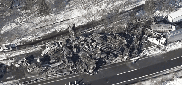 Масштабна аварія на трасі: десятки машин згоріли вщент