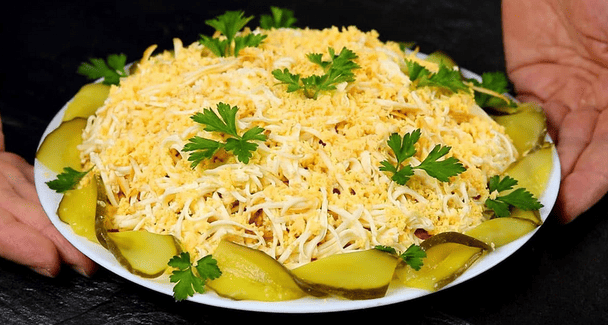 Салат "Глорія": смачніший за "Олів'є", готується за кілька хвилин, а з'їдається ще швидше