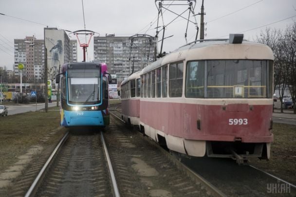 У Києві на маршруті трамвай влетів у трамвай: що відомо