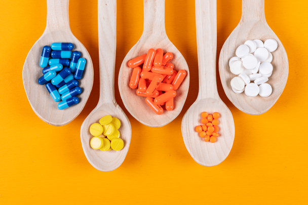 Які вітаміни не можна поєднувати: лікарі пояснили найпоширеніші помилки