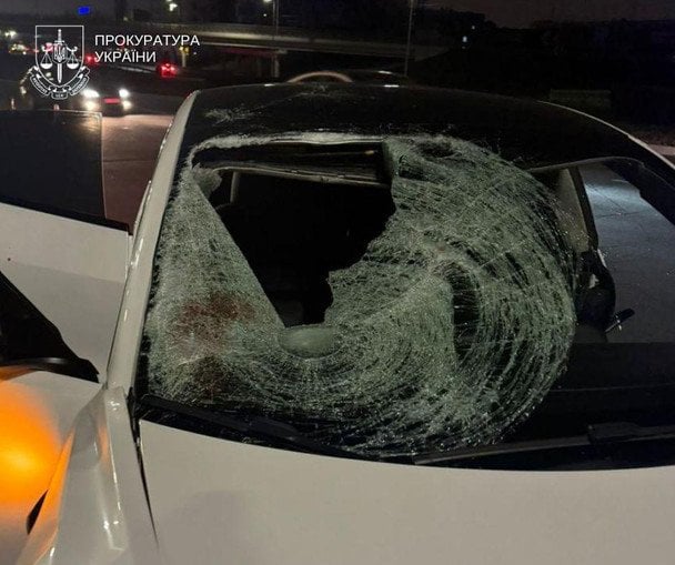 У Києві п’яний водій на Tesla Model 3 збив на смерть 13-річну дівчинку на пішохідному переході: фото