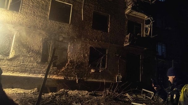 Ворожий БпЛА вибухнув біля багатоповерхівки у Чернігові: є постраждалі