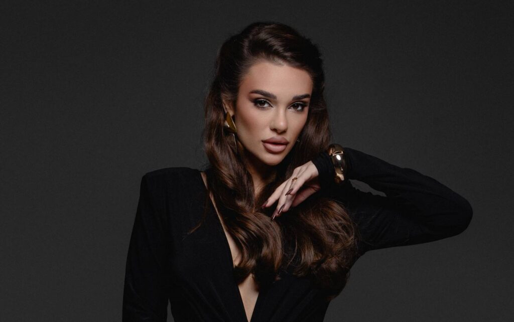 «Розкішна» — дебютний сингл ALINA FEELS про внутрішню силу, самоповагу і вибір жити життя на повну